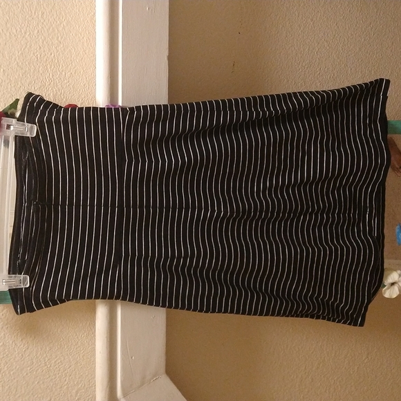 A black with white stripes mini dress - Picture 3 of 3
